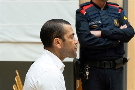Cinsel saldırı suçundan 12 yıl hapsi isteniyor: Dani Alves''in davası sona erdi